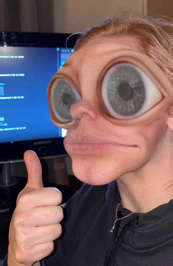 Upphovspersonen till denna webbsida med klotögon efter att ha stirrat på en skärm alldeles för länge